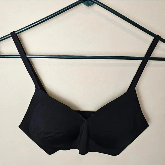 Sweaty Betty Women's Barely There T-Shirt Bra in Black - Picture 6 of 11